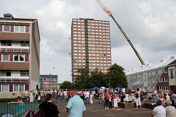 Crowds awaiting the paint explosions
