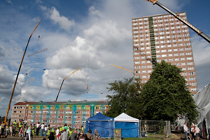 Crowd waiting, while preparations are carried out